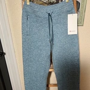 Lululemon engineered warmth joggers. Size 4.
